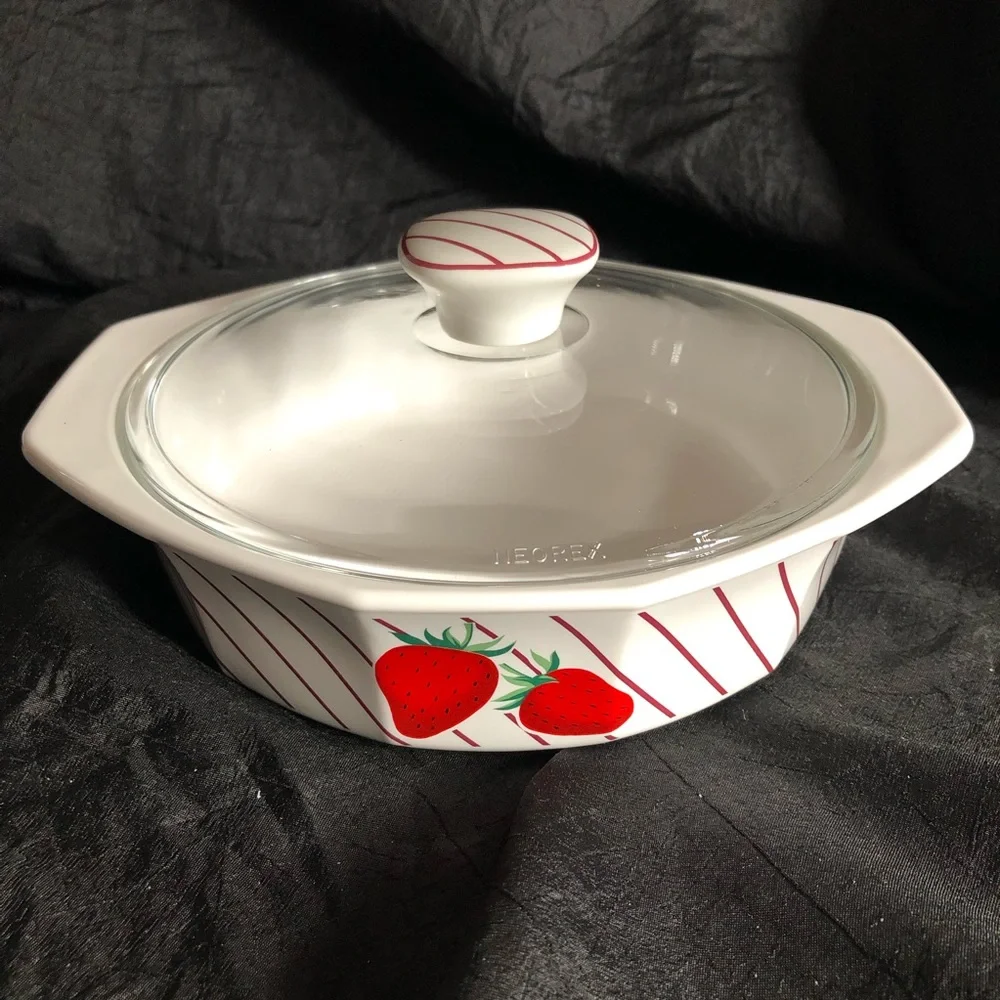 Mikasa Fire & Ice Strawberries Covered Casserole 3/4 Quart Dish